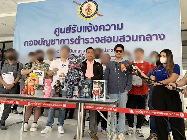 นักร้องดัง ร้อง ปคบ. แจ้งจับเพจดังตุ๋นเงินออเดอร์ ฟิกเกอร์ โมเดลการ์ตูน เผย มีดาราคนดังตกเป็นเหยื่ออื้อ
