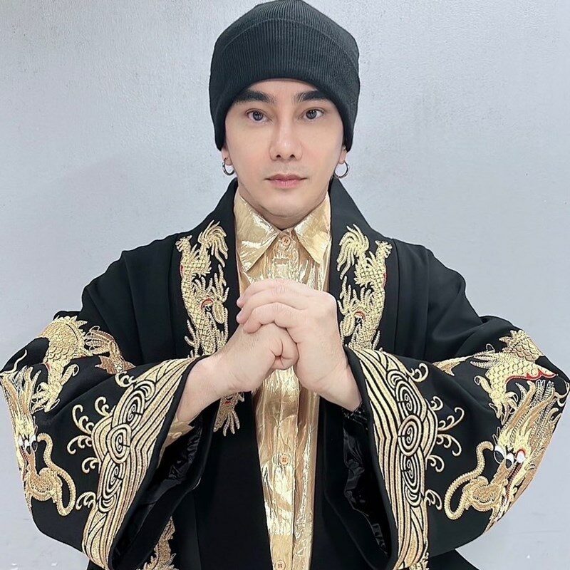 พชร์ อานนท์