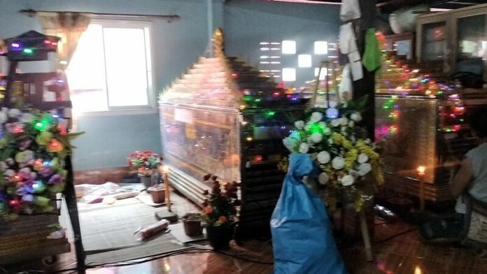 ตั้งโลง