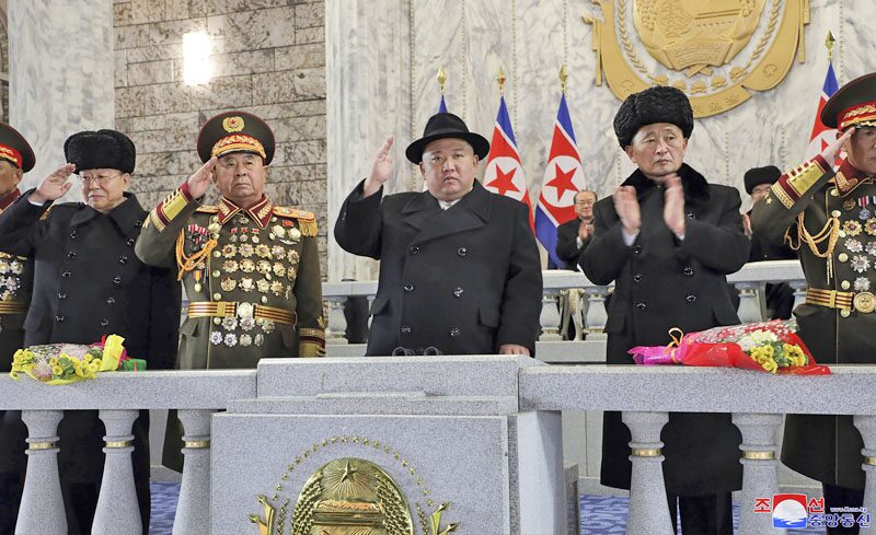 ชมสวนสนาม 75 ปีก่อตั้งทัพ-อวดโฉม “ฮวาซอง 17” 10 ลูก!