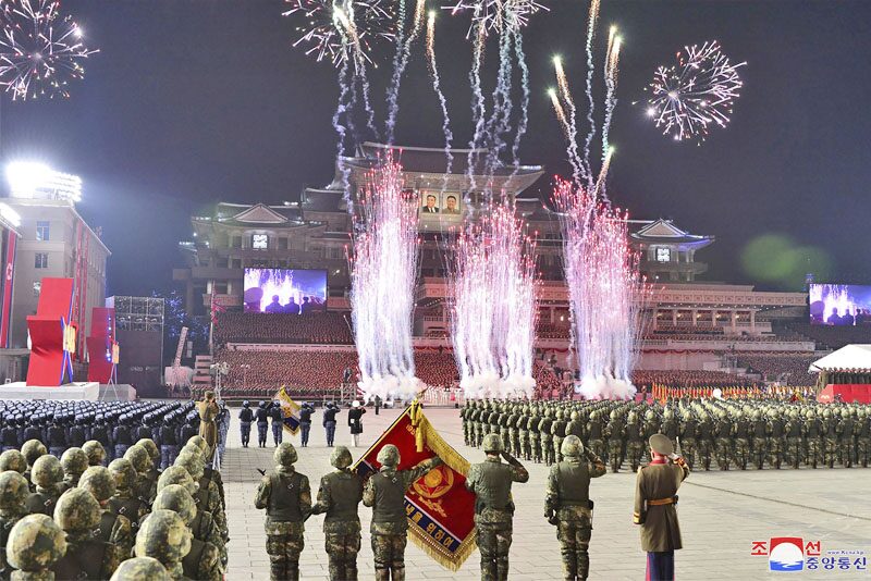 ชมสวนสนาม 75 ปีก่อตั้งทัพ-อวดโฉม “ฮวาซอง 17” 10 ลูก!