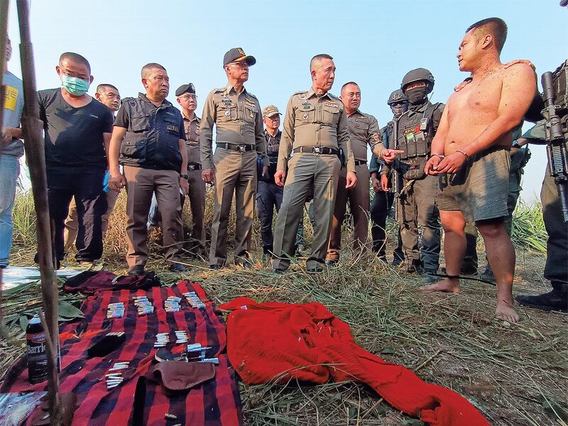 สดจากสนามข่าว - ย้อนนาทีล่าจับอดีตตร. ยิงดต.ดับขณะไล่จับกุม หนีซุกป่า-ปิดล้อม 9 ชม.