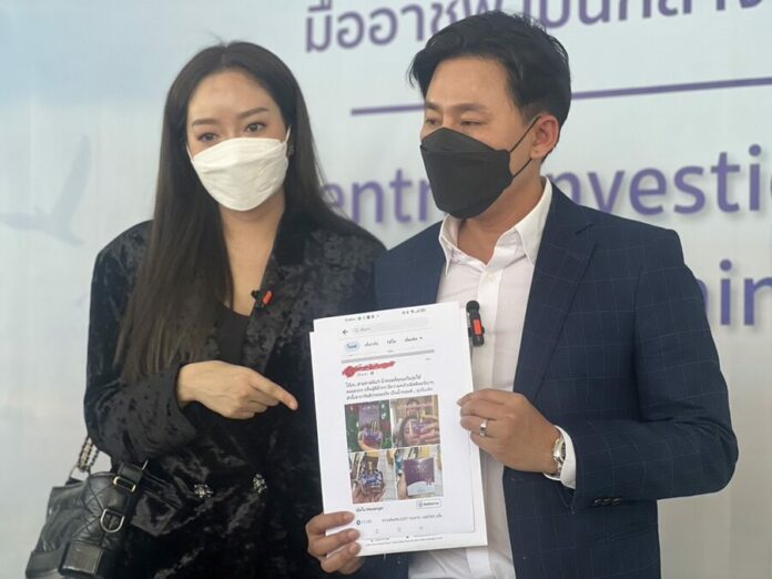 แก้มบุ๋ม พร้อม ทนายษิทรา