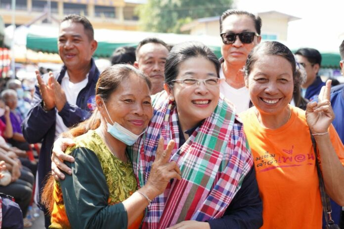 คุณหญิงสุดารัตน์ เกยุราพันธุ์ หัวหน้าพรรคไทยสร้างไทย (ทสท.)