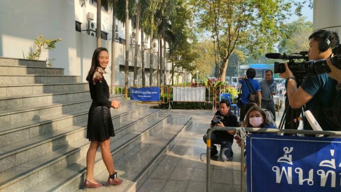 น.ส.ชลธิชา แจ้งเร็ว หรือลูกเกด ว่าที่ผู้สมัคร ส.ส.ปทุมธานี พรรคก้าวไกล แกนนำกลุ่มราษฎร