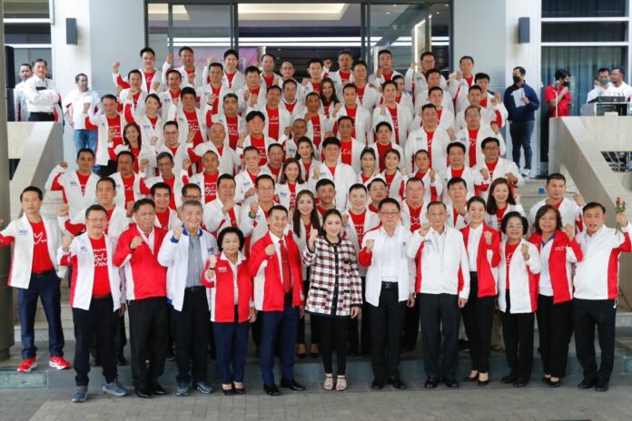 เพื่อไทย เปิดตัวผู้ซึ่งประสงค์ลงสมัครรับเลือกตั้ง ส.ส. ในพื้นที่ภาคเหนือ ภาคอีสาน ภาคกลาง และภาคใต้ รวม 61 คน