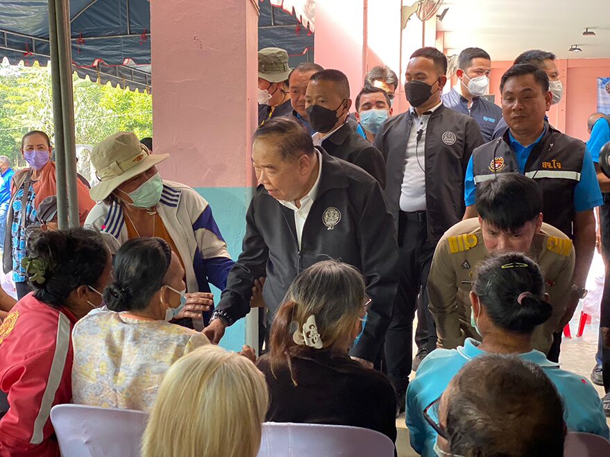 พล.อ.ประวิตร ยกพลพรรค พปชร.สานสายใยชาวเมืองกาญฯ ชูนโยบายแก้จน