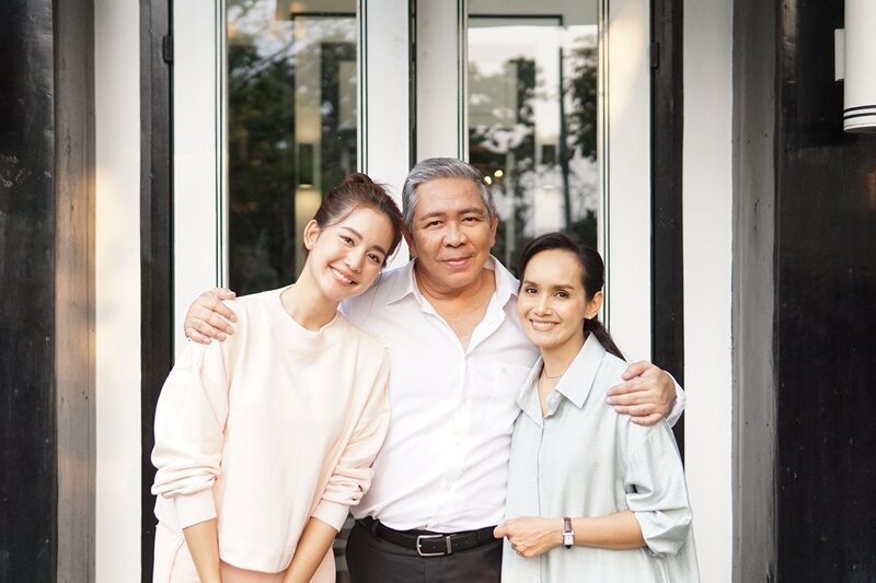 ใต้เงาตะวัน