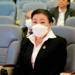 ปลัดกระทรวงวัฒนธรรมรับมอบประกาศเกียรติคุณ พร้อมเข็มผู้ทรงคุณวุฒิ ในโครงการพัฒนาหลักสูตร Moral Community Towards Sustainable Development Forum 