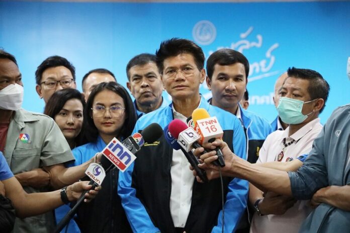 นายสาธิต ปิตุเตชะ รมช.สาธารณสุข และรองหัวหน้าพรรคปชป. ดูแลภาคกลาง
