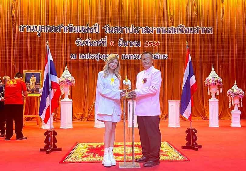 โอลีฟ โตเกียวเนยกรอบ คว้ารางวัล สยามอัครดุษฎี สาขา ศิลปินดาวรุ่งนักแสดง