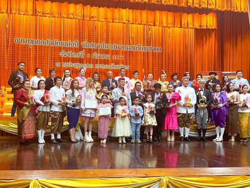 โอลีฟ โตเกียวเนยกรอบ คว้ารางวัล สยามอัครดุษฎี สาขา ศิลปินดาวรุ่งนักแสดง