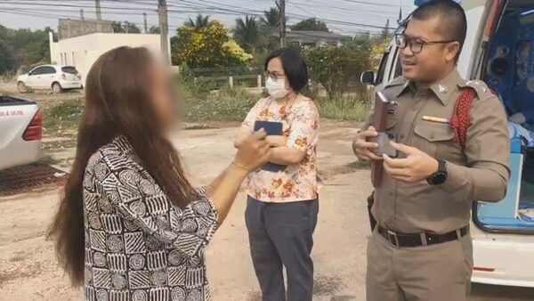 สาวแดนเซอร์ ขับสวิฟต์ กลับบ้านหลังเลิกงาน เกิดอาการวูบ รถเสียหลักพุ่งชนท้ายเก๋ง หมุนไปชนจักรยานยนต์หนุ่มพนักงานขายเสียชีวิตคาที่