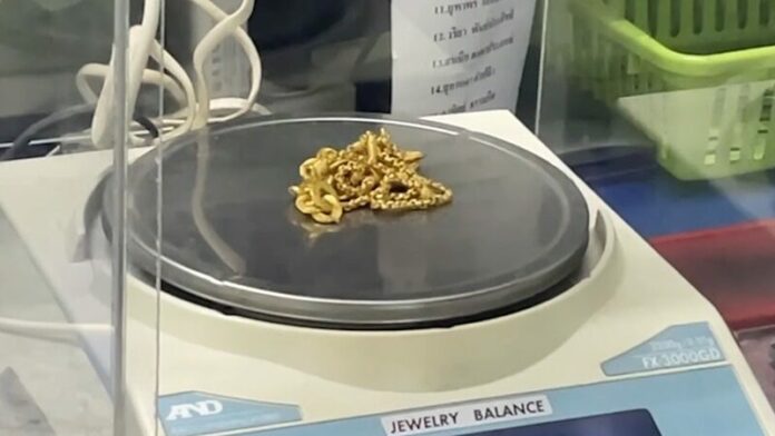 ทอง