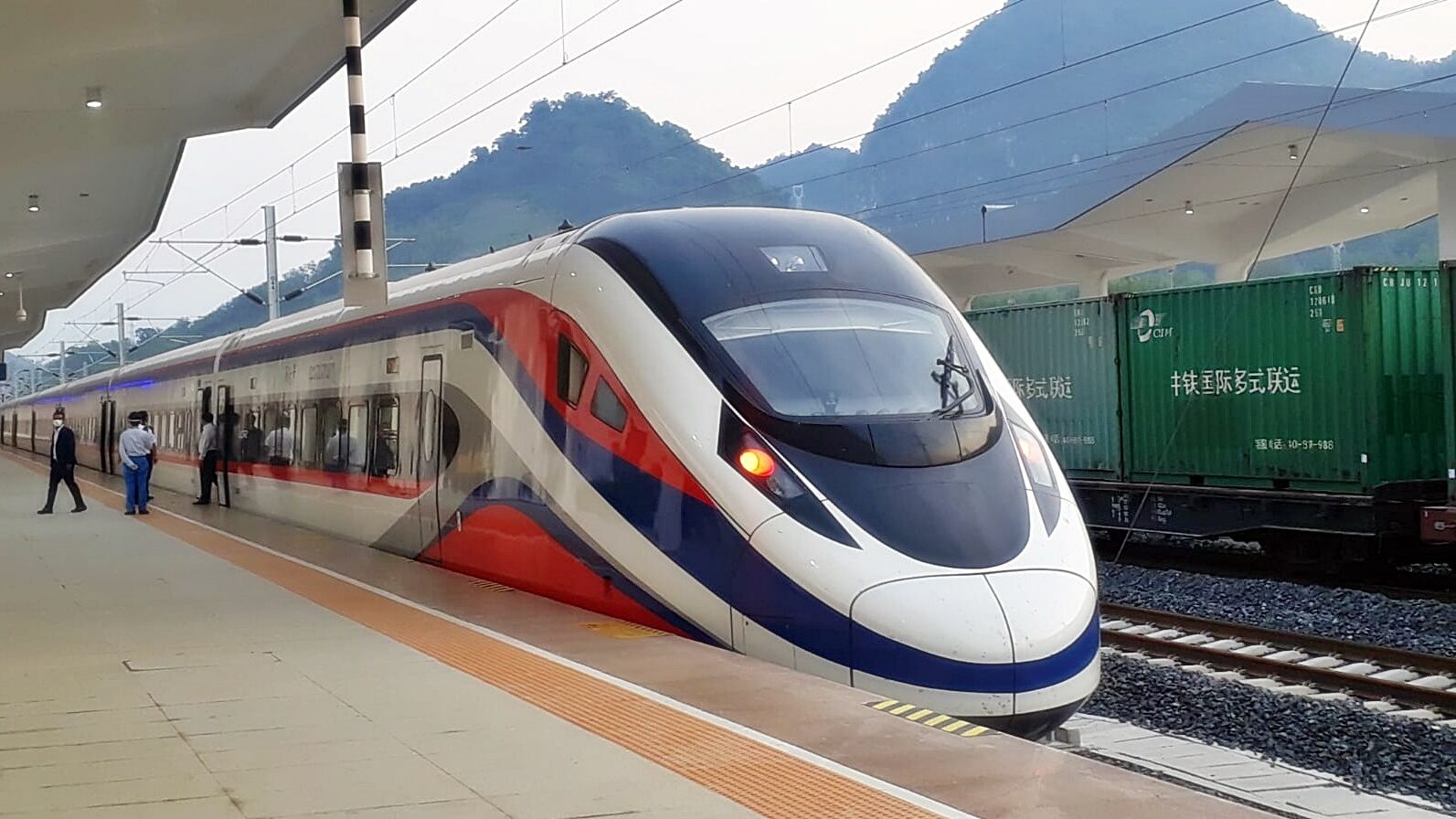 เปิดวิ่งเที่ยวปฐมฤกษ์ ‘รถไฟลาว-จีน’ จากเวียงจันไปเมืองคุนหมิง ยูนนาน