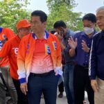 สุวัจน์ นำผู้สมัคร ส.ส. โคราช ลงพื้นที่ วางแผนแก้ปัญหาน้ำท่วมน้ำแล้ง อ้อนขอคะแนนชาวบ้าน