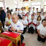 พท.ไหว้ศาลหลักเมือง ขอพรแลนด์สไลด์ กราบ พระเจ้าตาก เพื่อความเป็นสิริมงคล