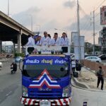 “บิ๊กตู่” นำทัพ “รวมไทยสร้างชาติ” ขึ้นรถ 6 ล้อ ขนขบวนแห่ ยื่นใบสมัคร ส.ส.เขต