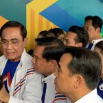บิ๊กตู่ ลุย บองมาร์เช่ ช่วยพรรคหาเสียง ไม่พลาดแห่ส่องเลขทะเบียนรถ วันหวยออก