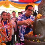 บิ๊กตู่ ทำบุญสงกรานต์ 3 วัด​ ก่อนลุยช่วย รทสช. หาเสียง แบบเปิดเผยครั้งแรกต่อสาธารณะ
