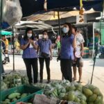 เจ้าของตลาดสุวพันธุ์ผนึกพาณิชย์จังหวัด ตรวจซื้อขายมะม่วง ยันราคาไม่ตก ลูกค้าซื้อขายปกติ ออเดอร์เข้าเพียบ 