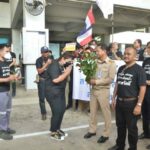 ชาว กปน.แห่มอบกุหลาบให้กำลังใจ ผู้ว่ามานิต ปานเอม  หนุนเดินหน้าลงนามโรงน้ำมหาสวัสดิ์ พร้อมขึ้นป้ายพรึบ “น้ำไม่มีใช้ ใครรับผิดชอบ”