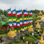 “ธงมนตรา” จากประเทศภูฏาน ปลิวสะบัด ที่สวนนงนุช สัญลักษณ์ตัวแทนแห่งความโชคดี