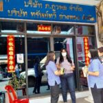 เจ้าของตลาดสุวพันธุ์ผนึกพาณิชย์จังหวัด ตรวจซื้อขายมะม่วง ยันราคาไม่ตก ลูกค้าซื้อขายปกติ ออเดอร์เข้าเพียบ 