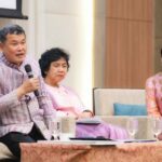 น้อมนำขยายผลพระดำริ "เจ้าฟ้าสิริวัณณวรีฯ" ปลัด มท. นำผู้ทรงคุณวุฒิลงพื้นที่โค้ชชิ่งผ้าลายพระราชทานผ้าลายดอกรักราชกัญญา ให้กับช่างทอผ้าพื้นที่อีสานใต้