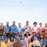 น้อมนำขยายผลพระดำริ "เจ้าฟ้าสิริวัณณวรีฯ" ปลัด มท. นำผู้ทรงคุณวุฒิลงพื้นที่โค้ชชิ่งผ้าลายพระราชทานผ้าลายดอกรักราชกัญญา ให้กับช่างทอผ้าพื้นที่อีสานใต้