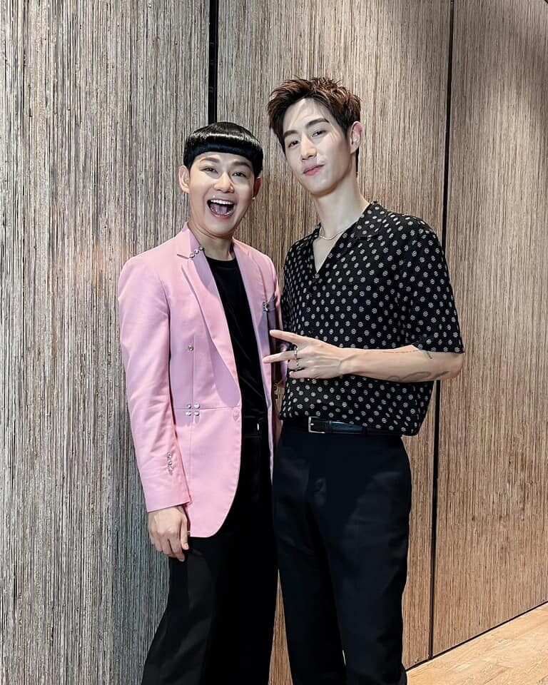 ดีเจนุ้ย และ มาร์ค GOT7