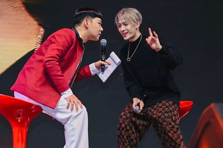 ดีเจนุ้ย และแจ็คสัน