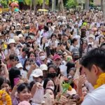 วัยรุ่นแห่เชียร์ก้าวไกล พิธา หาเสียงเปลี่ยนจุดยืน 'เมืองลุง ต้องมีเรา' ยันจะกลับมาในฐานะ 'นายกฯ'