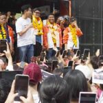 วัยรุ่นแห่เชียร์ก้าวไกล พิธา หาเสียงเปลี่ยนจุดยืน 'เมืองลุง ต้องมีเรา' ยันจะกลับมาในฐานะ 'นายกฯ'