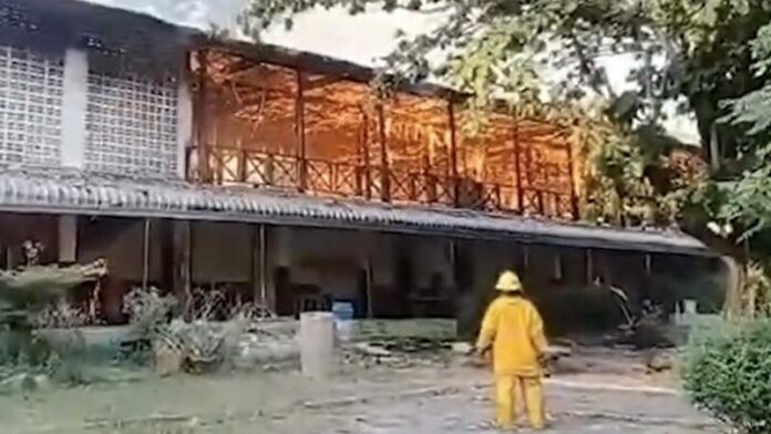 เผาวอด