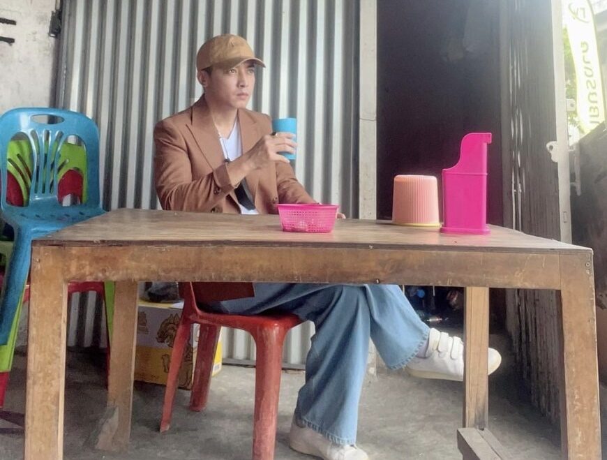 โก โกสินทร์ เปิดแผงแบกะดิน