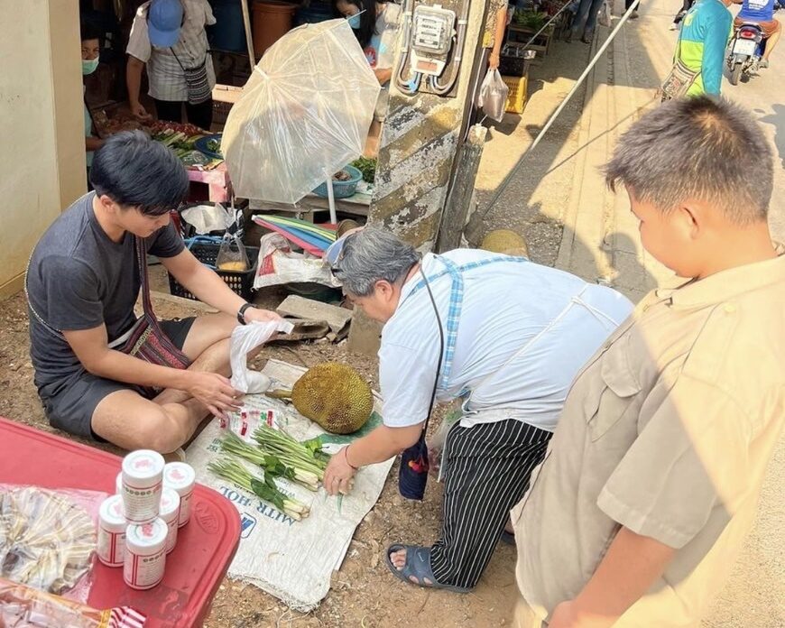 โก โกสินทร์ เปิดแผงแบกะดิน