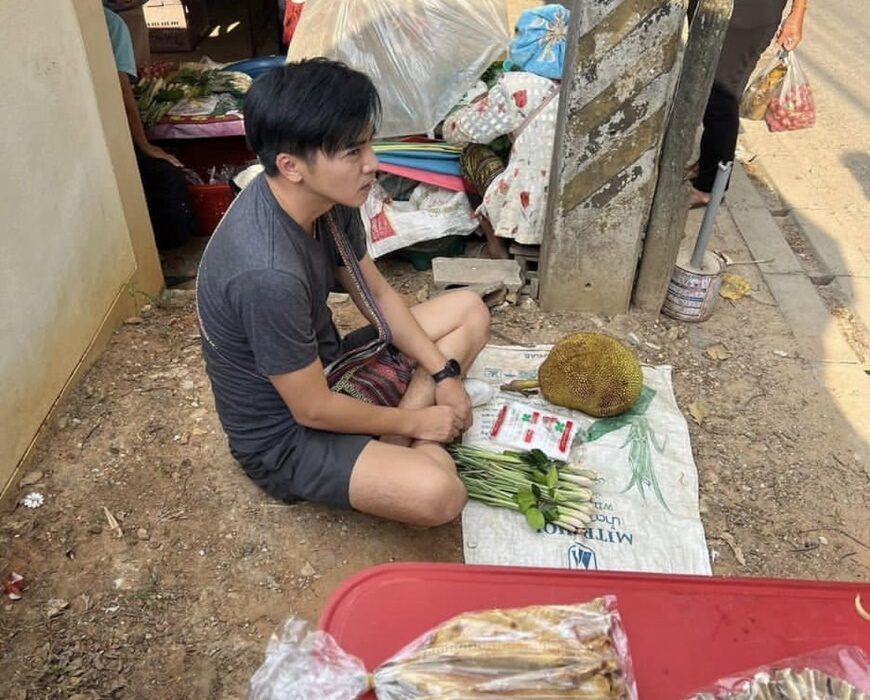 โก โกสินทร์ เปิดแผงแบกะดิน