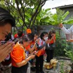 'สุวัจน์-เทวัญ' เยี่ยมบ้านคุณย่าโม รับน้ำศักดิ์สิทธิ์ ขอพรมงคล มีชัยชนะ ศัตรูแพ้พ่าย