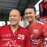ณัฐวุฒิ ลงพื้นที่ปทุมธานี ช่วยผู้สมัคร ส.ส. เพื่อไทยหาเสียง อ้อนกาทั้งคน-พรรค