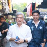 มาแล้ว "หล่อเล็ก" อภิรักษ์ ลุยหาเสียง ขอคะแนนหนุน 'เอิร์ธ พงศกร' ทำงานรับใช้ ปชช.