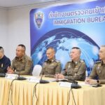 สตม.รวบมือขวาแก๊งหลอกลงทุน "แชร์ลูกโซ่จีน" จับ 3 ผู้ต้องหาชาวจีนหนีกบดานไทย