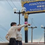 เที่ยวตลาดน้ำอัมพวา โลกโซเชียล ชวนฉงนป้ายชื่อ 'ถนนเลียบนที' อ่านว่าอะไร?