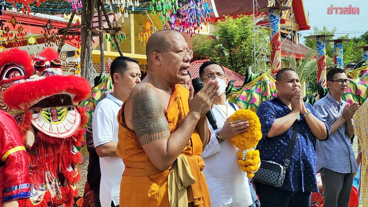 ส่องเลขเด็ด อายุวัฒนมงคล หลวงพี่น้ำฝน สาธุชนโชว์ธนบัตรขวัญถุง