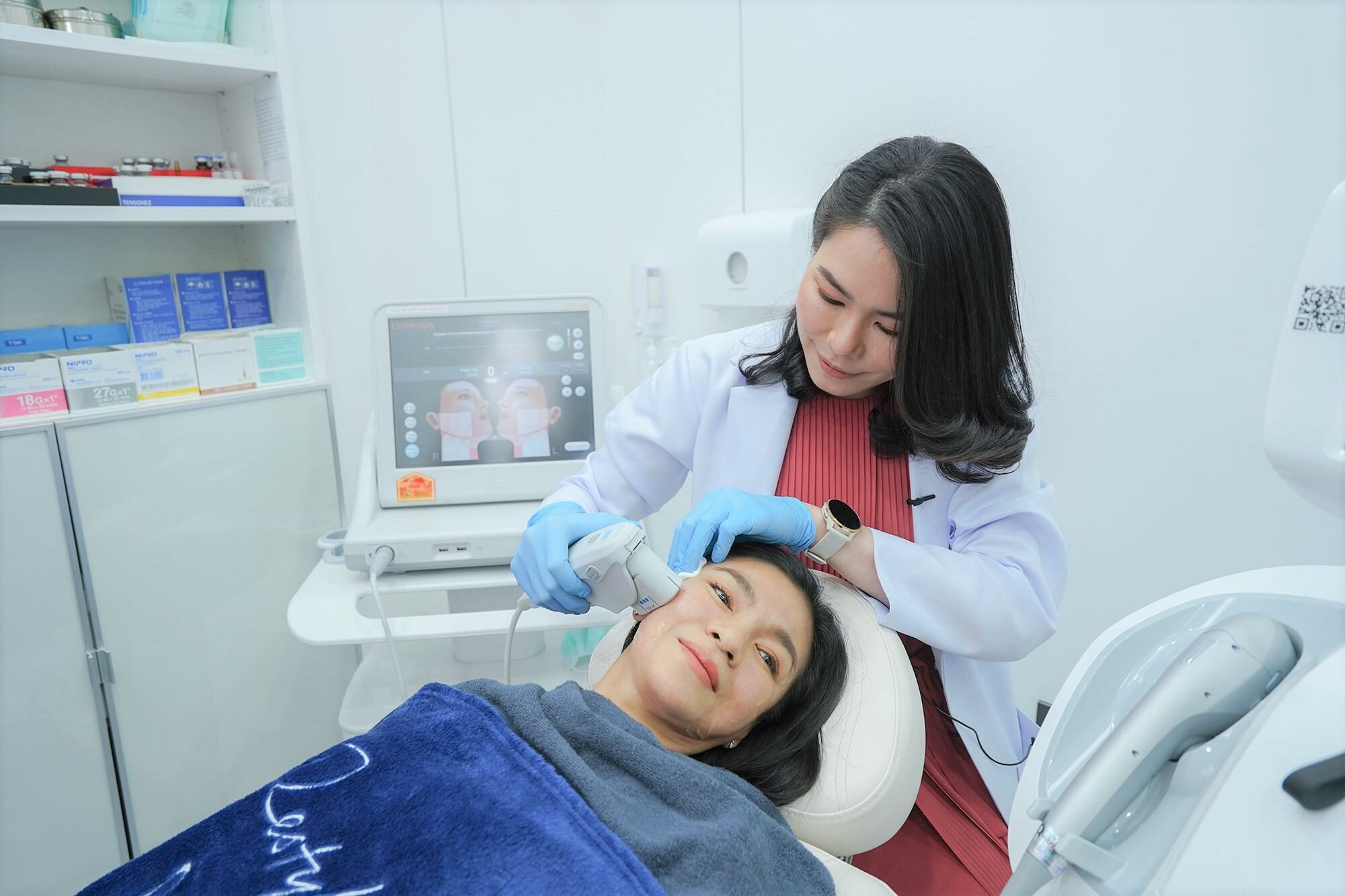 ทำ Ulthera ที่ V Square Clinic