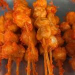 สามีภรรยา ยึดอาชีพขายไก่ย่างสูตรเด็ด ไม้ 5 บาท ส่งลูกเรียนจบ ป.ตรี-ป.โท