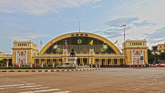 บุกบ้าน