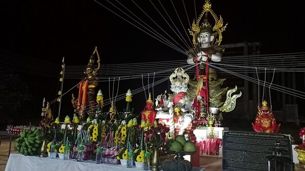 พิธีบวงสรวง ท้าวเวสสุวรรณ วัดเกาะพันซาโพธิยาลัย จ.ปราจีนบุรี งูเลื้อยโผล่กลางพิธี