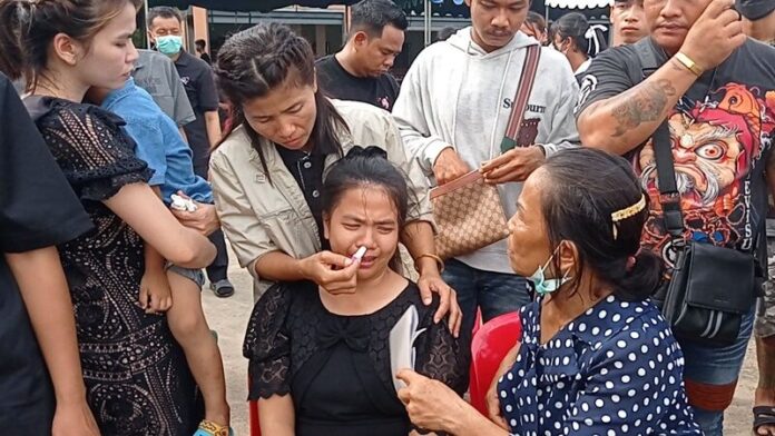 แม่