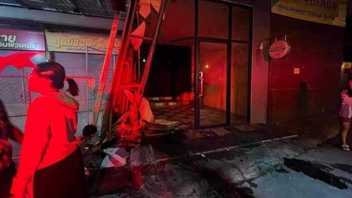 เก๋งตีนผี